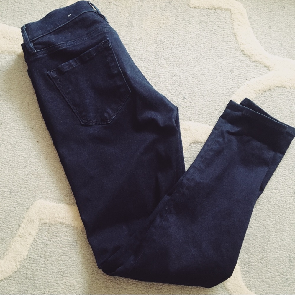 NWOT LOFT Super Skinny Size 29/8 in Dark Wash!